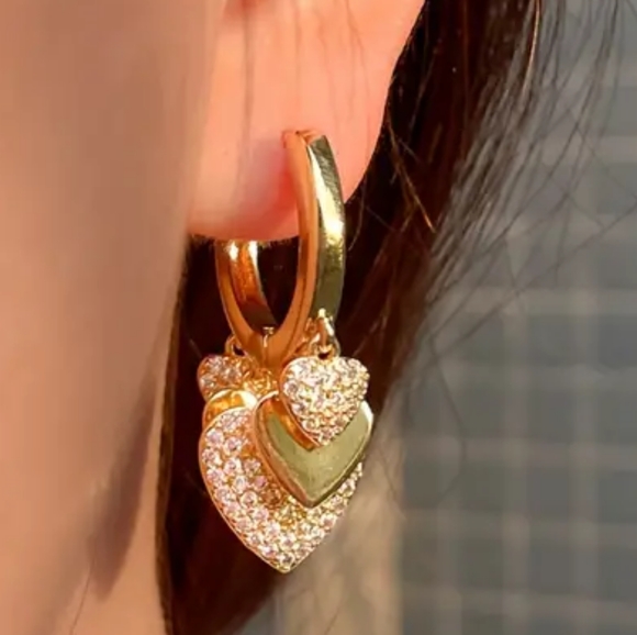 🎄18k. Gold Plated Earrings - Picture 4 of 6